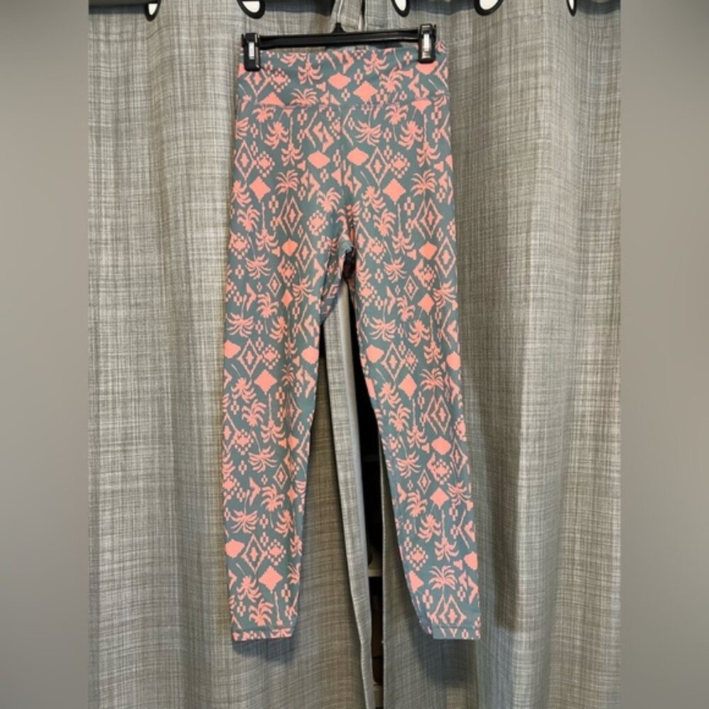 The Upside Leggings with coral Geometric Design